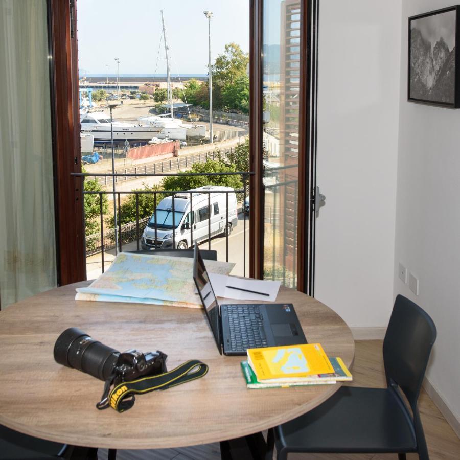 Loft Lungomare Vista Mare E Monti Apartment อาร์บาตักซ์ ภายนอก รูปภาพ